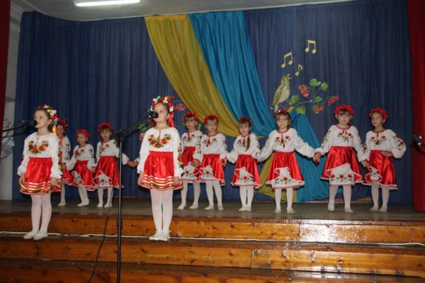 У Ніжині відбувся 3-й міський фестиваль-конкурс патріотичної пісні. Фото. частина 1