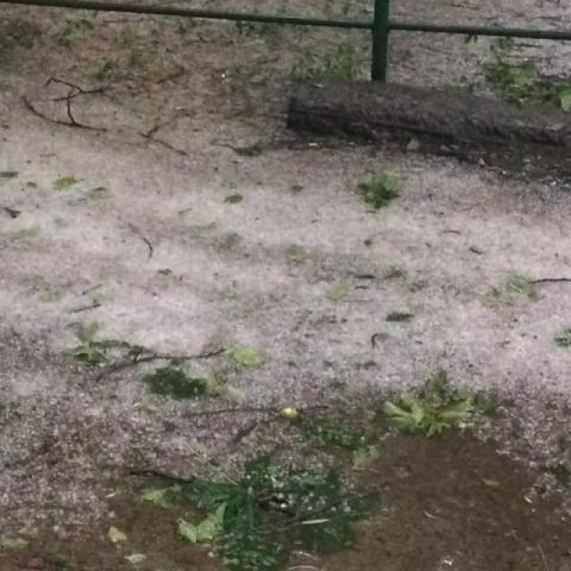 Негода у Кам’янці-Подільському перетворила міст на величезний водоспад: вражаюче відео