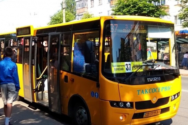 Для покращення роботи громадського транспорту в Чернігові створили чат-бот